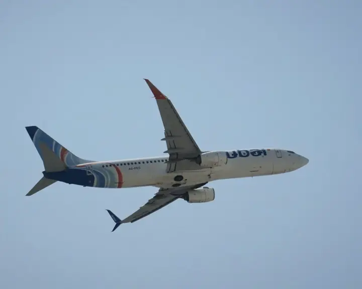 Máy bay đến Israel hạ cánh khẩn, nghi cơ phó định 'lao máy bay xuống đất'
