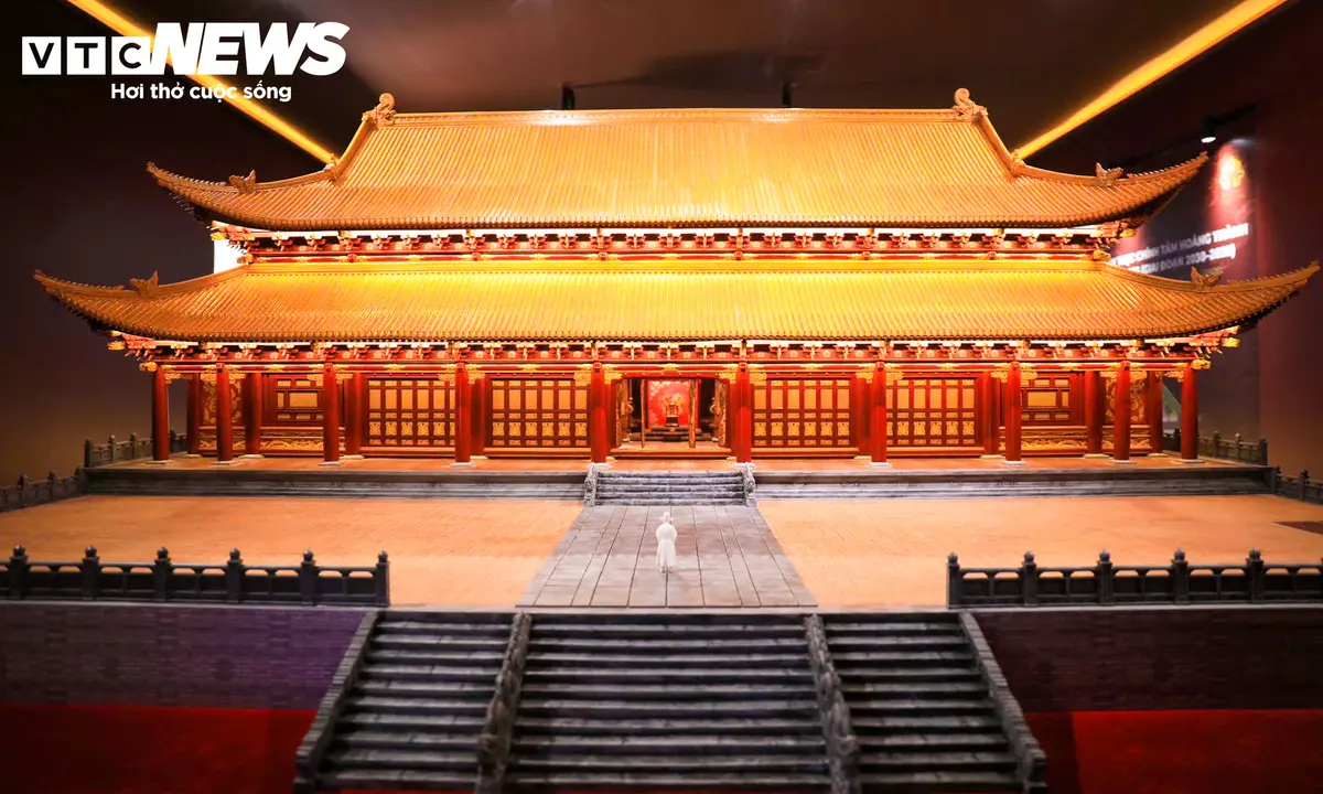 Chiêm ngưỡng mô hình phục dựng điện Kính Thiên tại Hoàng thành Thăng Long