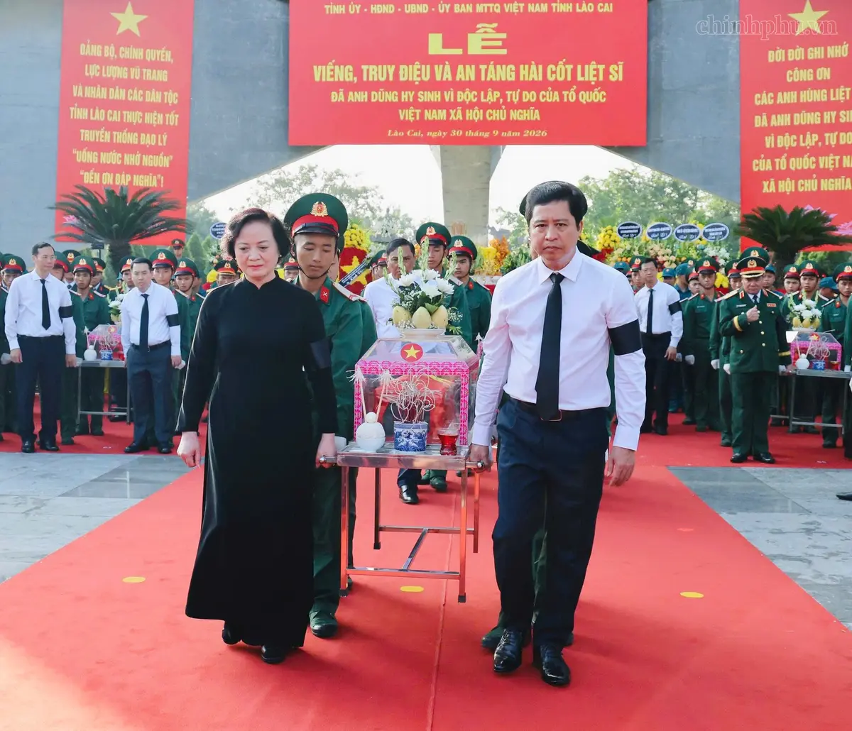 Phó Thủ tướng Phạm Thị Thanh Trà dự lễ an táng 71 hài cốt liệt sĩ tại Lào Cai