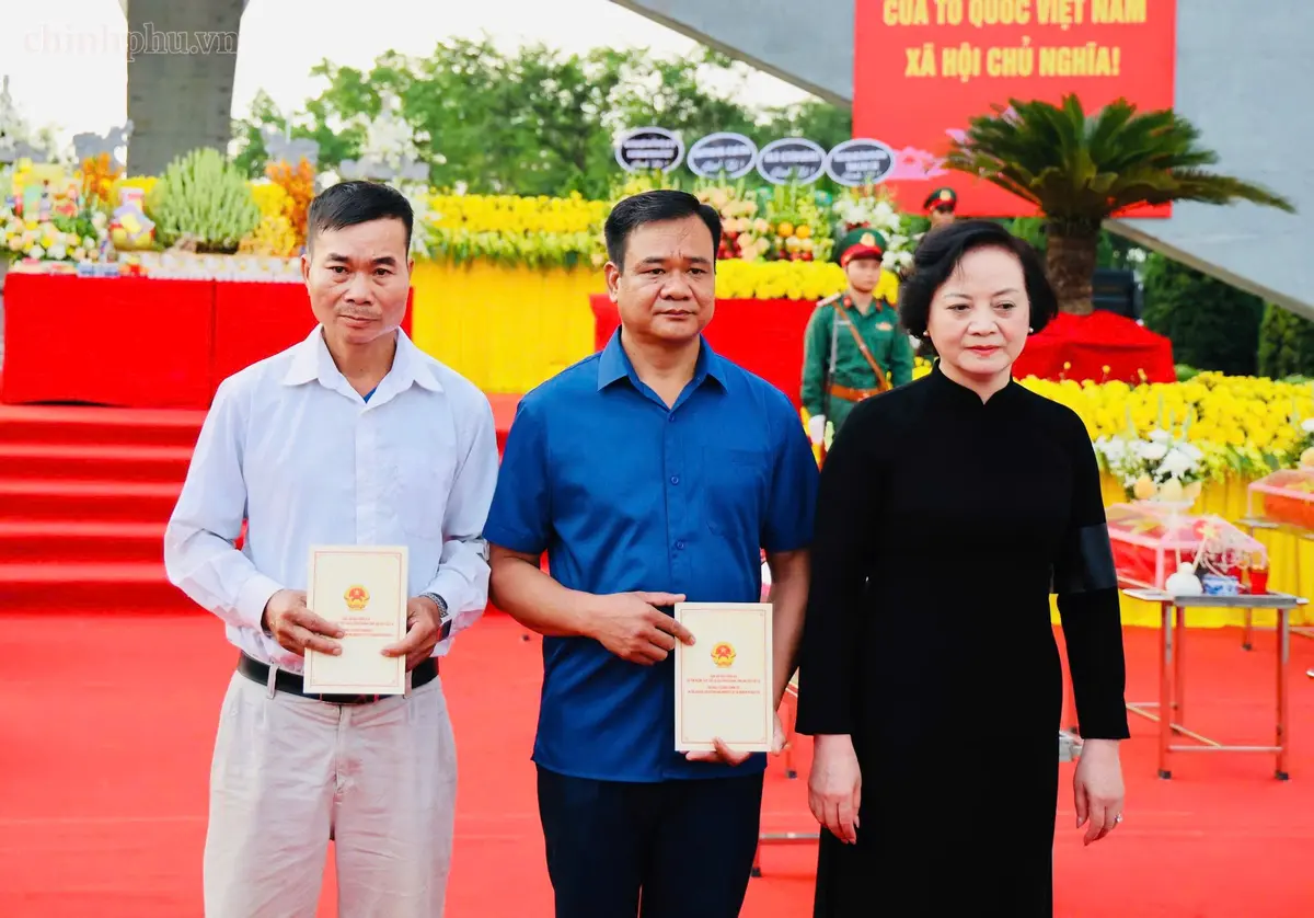 Phó Thủ tướng Phạm Thị Thanh Trà dự lễ an táng 71 hài cốt liệt sĩ tại Lào Cai