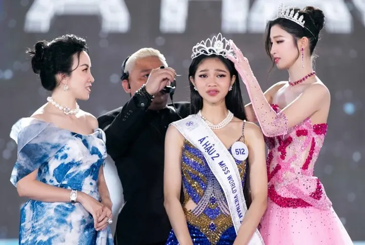 Á hậu để mặt mộc đóng 'Trại buôn người': Tuổi thơ khó khăn, từng bị chê nhan sắc