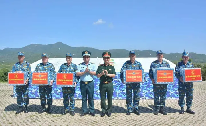 Không quân Việt Nam lần đầu bắn, ném bom đạn thật trên máy bay L-39NG