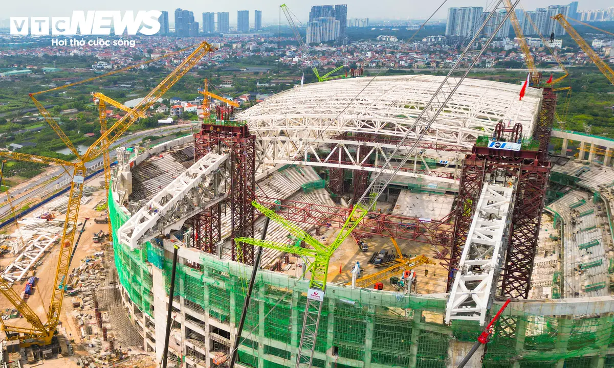 Mục sở thị mái vòm 8.600 tấn tự đóng mở của sân vận động PVF ở Hưng Yên