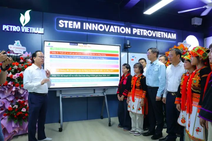 Trung thu đầu tiên tại trường Petrovietnam: Thắp sáng niềm tin nơi biên cương