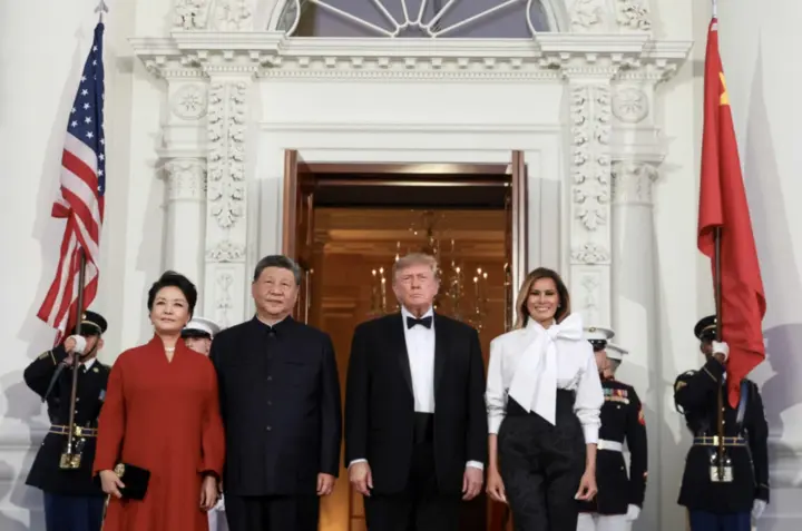 Ông Trump và ông Tập Cận Bình 'nâng ly vì hòa bình' tại Nhà Trắng