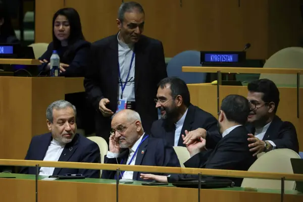 Iran đề xuất mở lại Hormuz trong 7 ngày, nối lại đàm phán hạt nhân