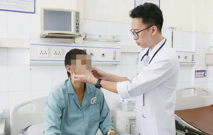 Tự uống thuốc chữa xơ gan, người đàn ông suy gan nặng, chỉ số vàng da gấp 42 lần