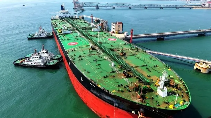 Cước tàu chở dầu qua Hormuz eo biển vượt 1 triệu USD/ngày