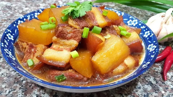 Vì sao mùa nóng nên ăn gừng , mùa rét nên ăn củ cải trắng?