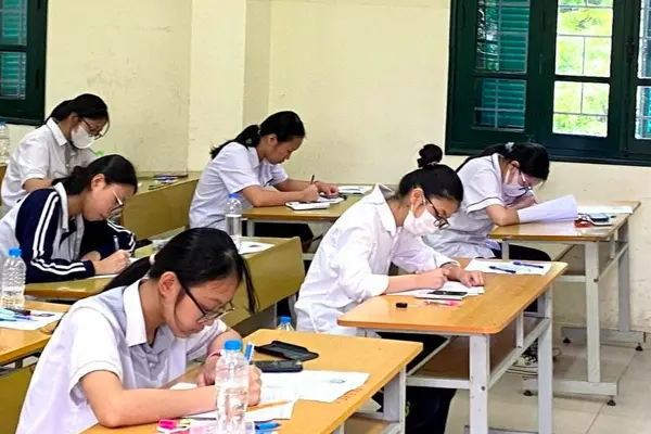 Thi lớp 10 chỉ hai môn: Giảm áp lực hay dồn vào Toán, Văn?