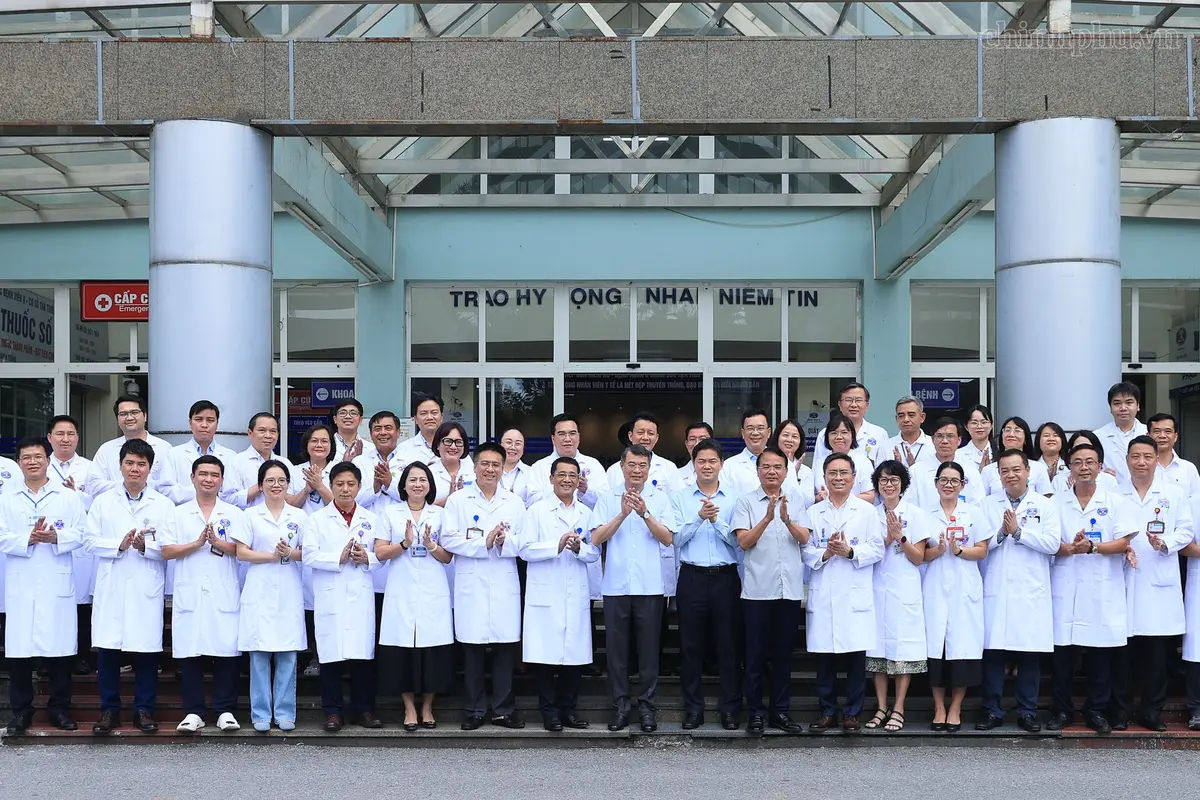 Thủ tướng Lê Minh Hưng thăm, tặng quà Trung Thu cho bệnh nhi tại Bệnh viện K