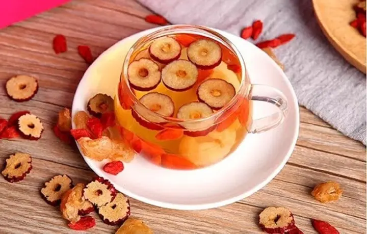 Vì sao mùa nóng nên ăn gừng , mùa rét nên ăn củ cải trắng?