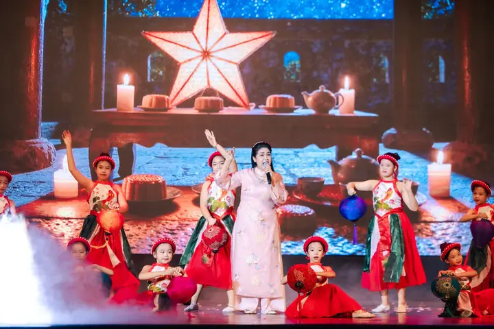 NSND Thanh Ngoan hát chèo, Vân Dung mang tiếng cười đến đêm hội Trung thu