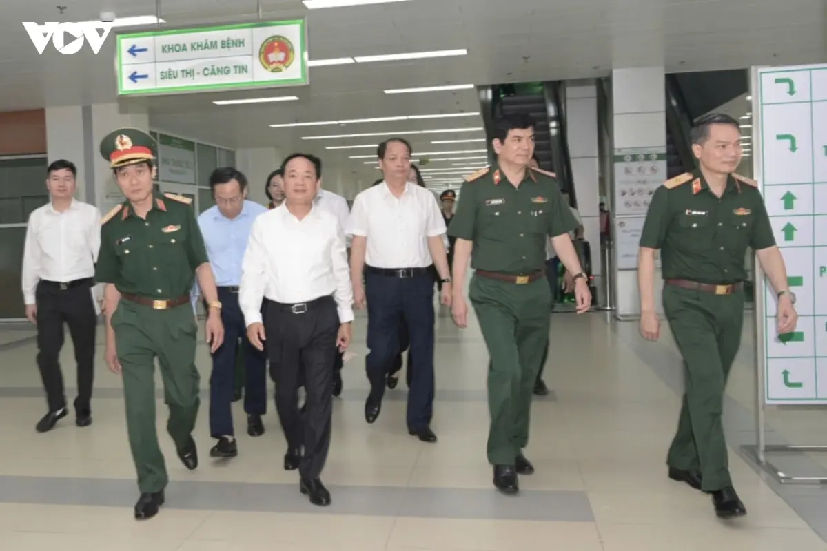 Trưởng Ban Tuyên giáo Trung ương thăm, động viên bệnh nhi dịp Tết Trung thu