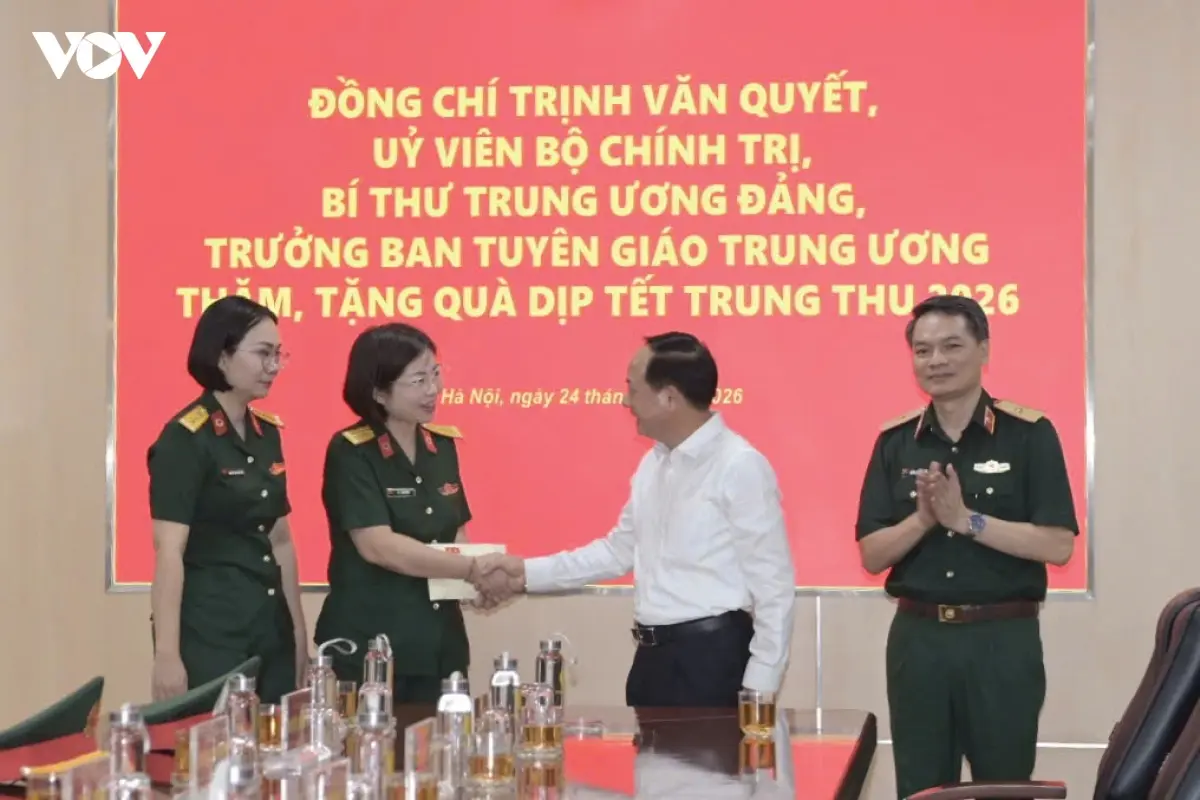 Trưởng Ban Tuyên giáo Trung ương thăm, động viên bệnh nhi dịp Tết Trung thu
