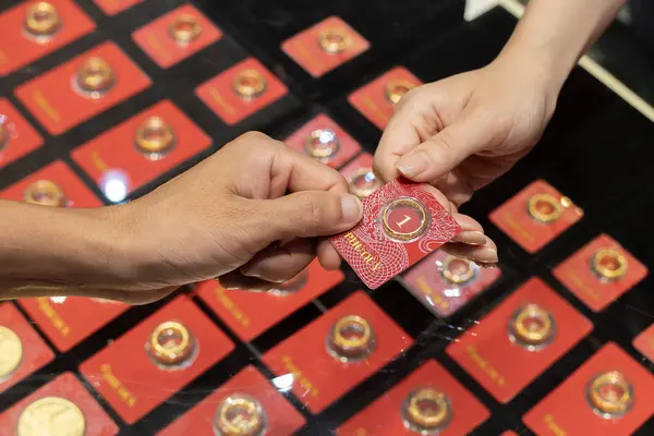 Giá vàng trầm lắng