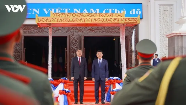 Lễ đón Thủ tướng Lê Minh Hưng thăm chính thức CHDCND Lào