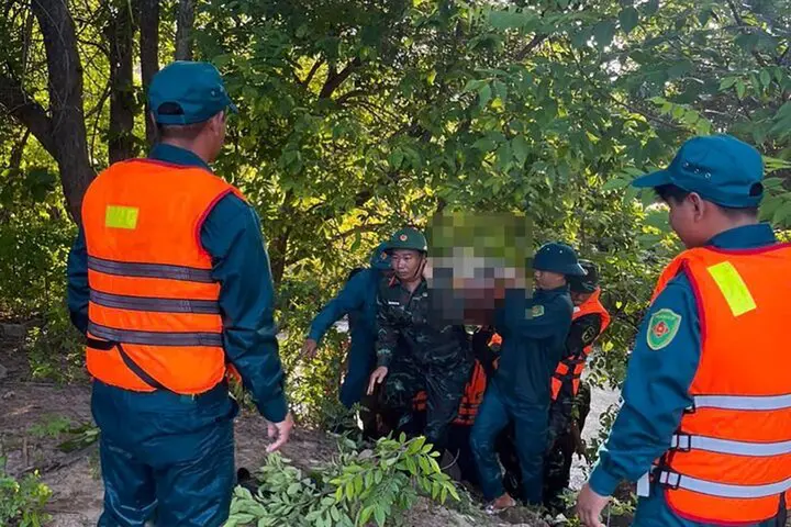 Lũ dữ ở Lâm Đồng cuốn trôi hai người đi cắm trại, một thanh niên tử vong
