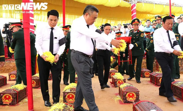 Xúc động lễ truy điệu, an táng 56 hài cốt liệt sĩ và đồng bào tử nạn ở Hải Phòng