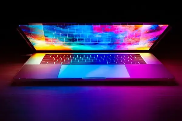 Công nghệ 7/10: MacBook Pro OLED sẽ nhẹ hơn đáng kể, có màn hình cảm ứng