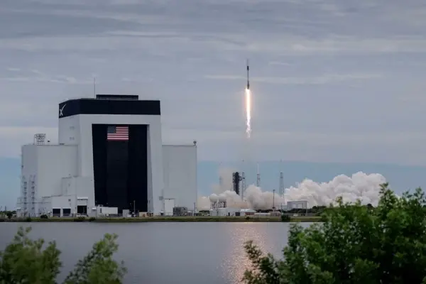 Công nghệ 10/10: SpaceX lấn sân viễn thông, Adobe có đối thủ AI miễn phí