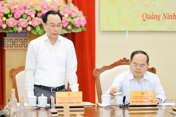 Bộ trưởng Bộ GD&ĐT: Không ai xuống Hạ Long học để về Hà Nội làm việc