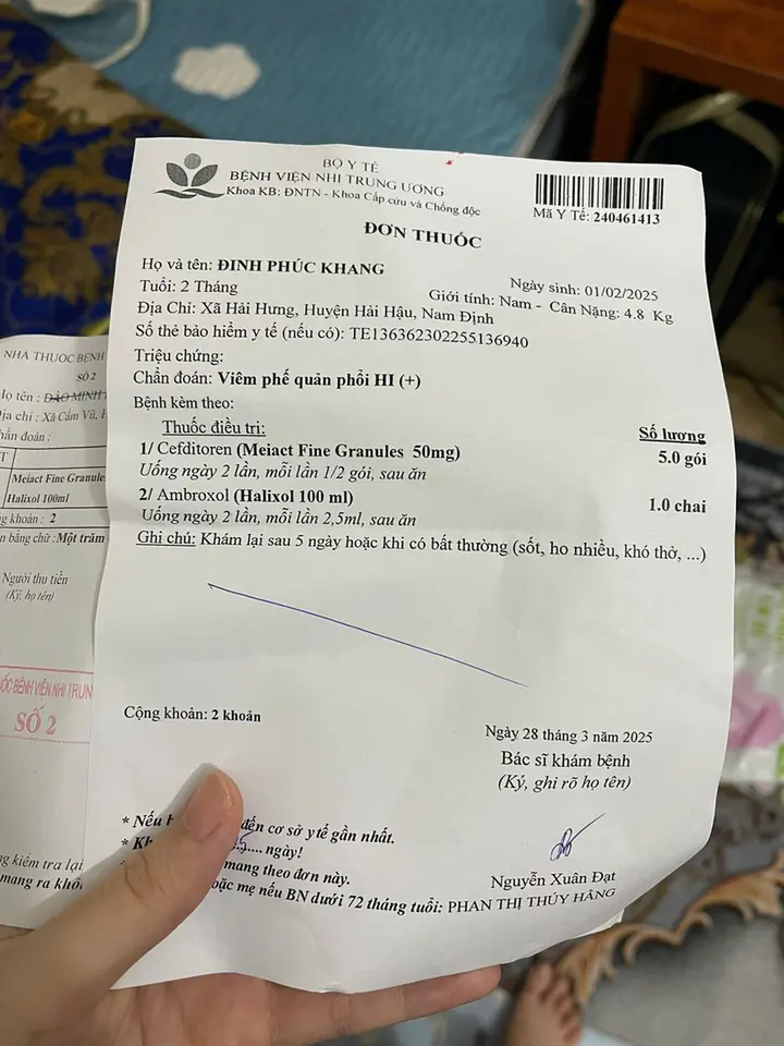 Khói rác phủ khu dân cư, người dân ở nhà cũng phải đeo khẩu trang, đóng kín cửa