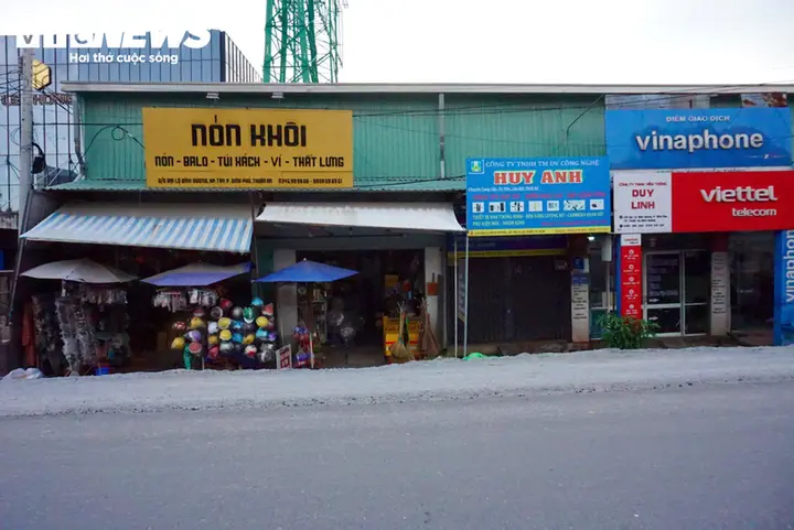Nhiều nhà dân 'lọt thỏm' khi Quốc lộ 13 nâng cao cả mét