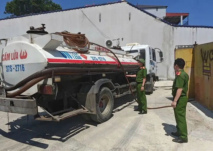 Phát hiện hầm chứa 3.000 lít dầu chờ bán tại cơ sở kinh doanh phế liệu