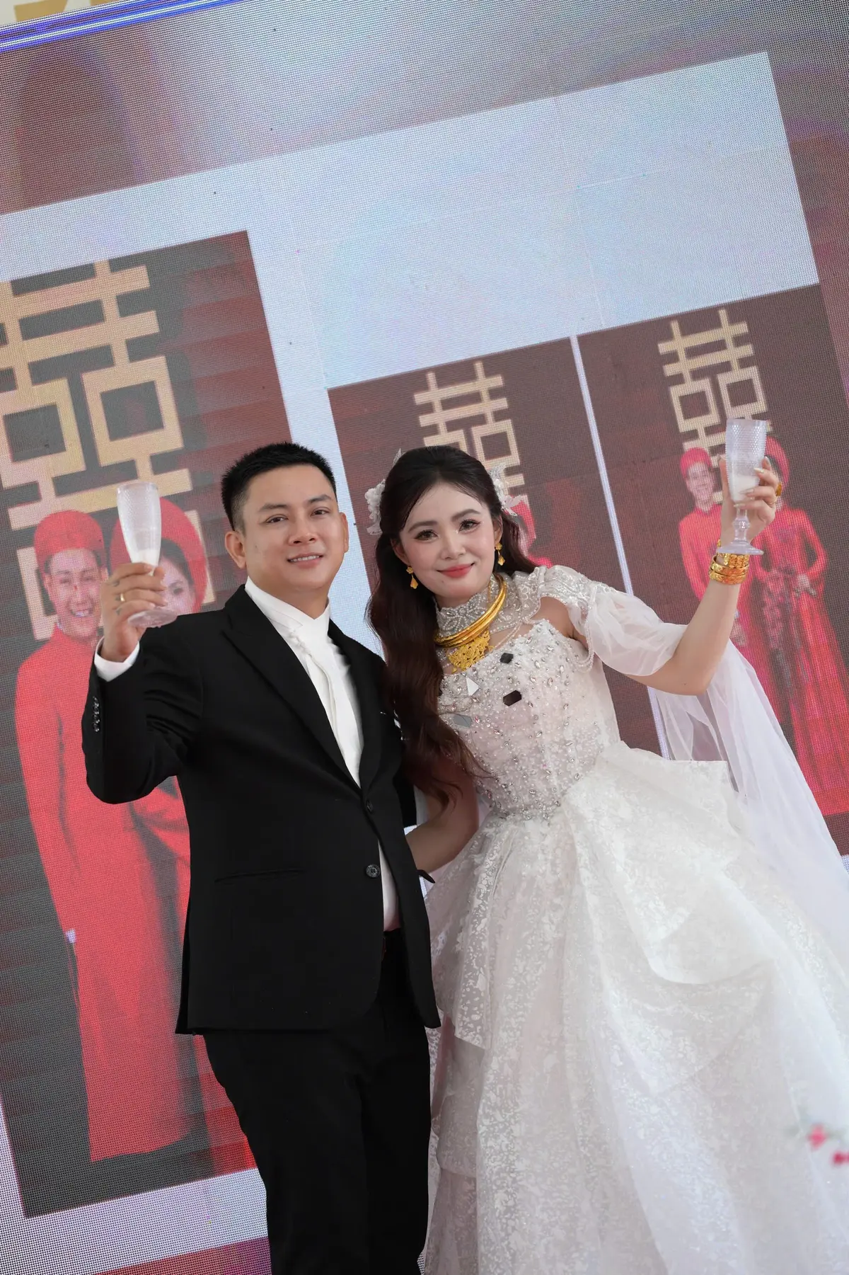 Đàm Vĩnh Hưng dự lễ cưới Hoài Lâm ở Vĩnh Long