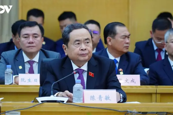 Chủ tịch Quốc hội Trần Thanh Mẫn thăm điểm lập pháp cơ sở tại thủ đô Bắc Kinh