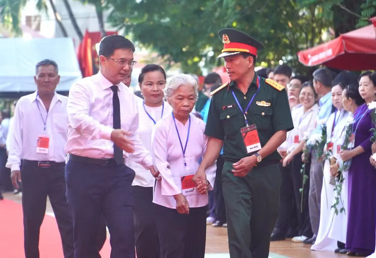 Những khoảnh khắc lắng đọng ngày tiễn đưa 731 liệt sĩ về an nghỉ bên đồng đội