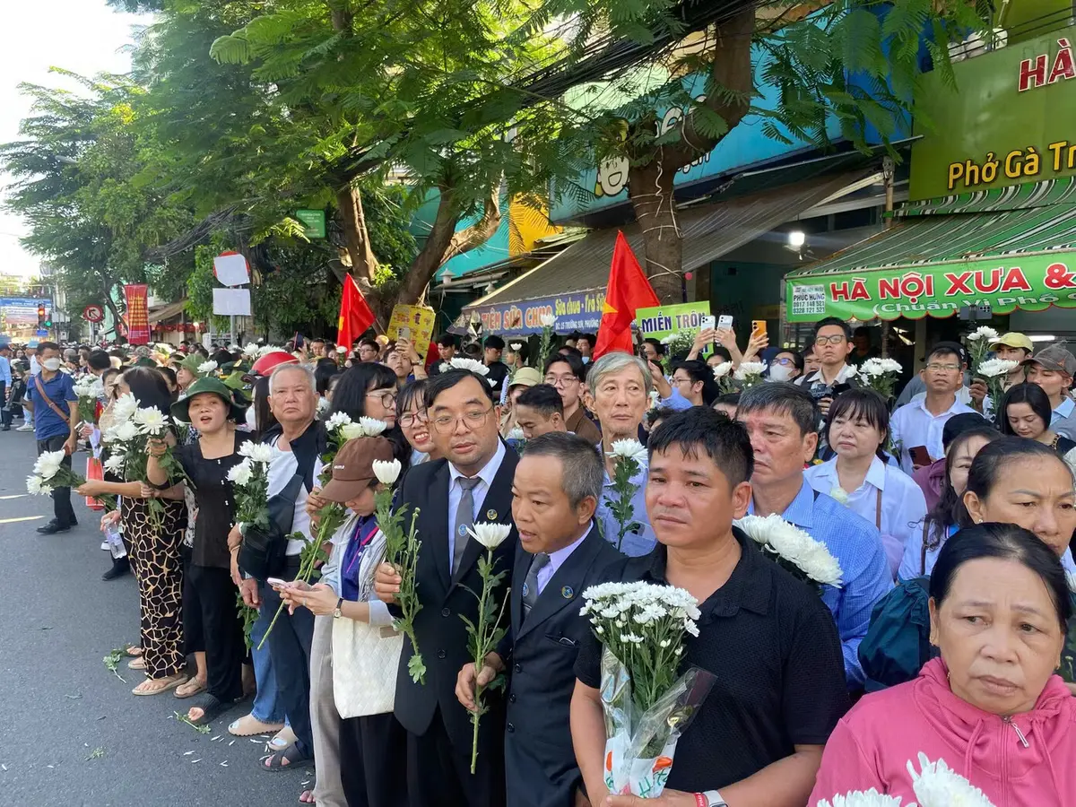 Những khoảnh khắc lắng đọng ngày tiễn đưa 731 liệt sĩ về an nghỉ bên đồng đội