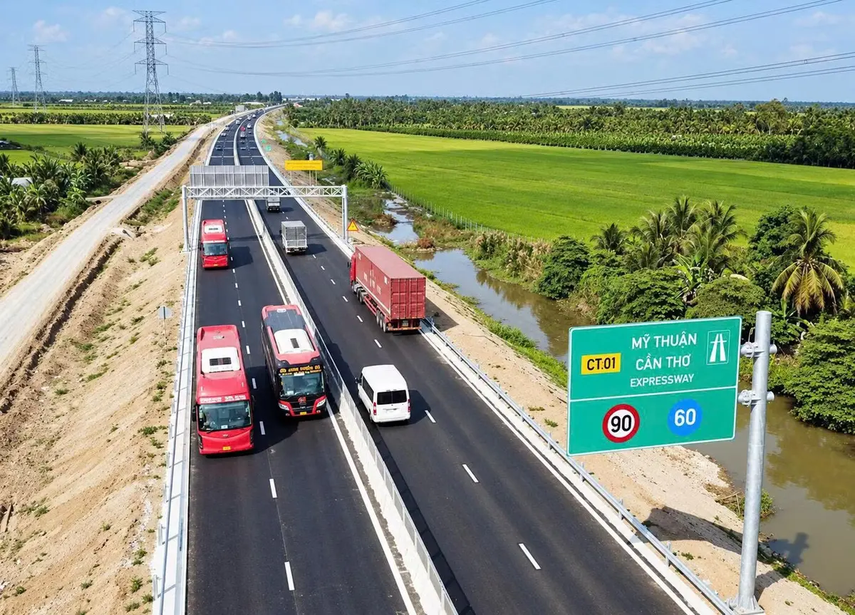 Tạm đóng cao tốc Mỹ Thuận - Cần Thơ một số khung giờ để lắp dầm cầu vượt