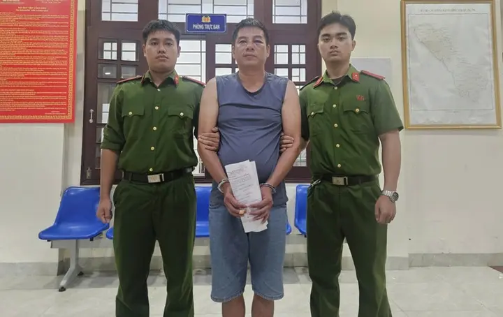Mâu thuẫn trong lúc ăn nhậu, gã đàn ông dùng hung khí đâm chết người