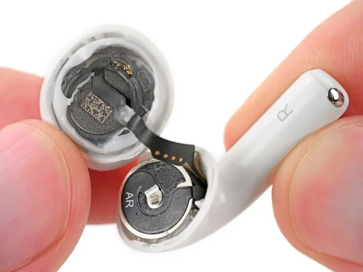 Công nghệ 1/10: AirPods 5 vẫn khó sửa, OpenAI giới thiệu mô hình AI giá rẻ