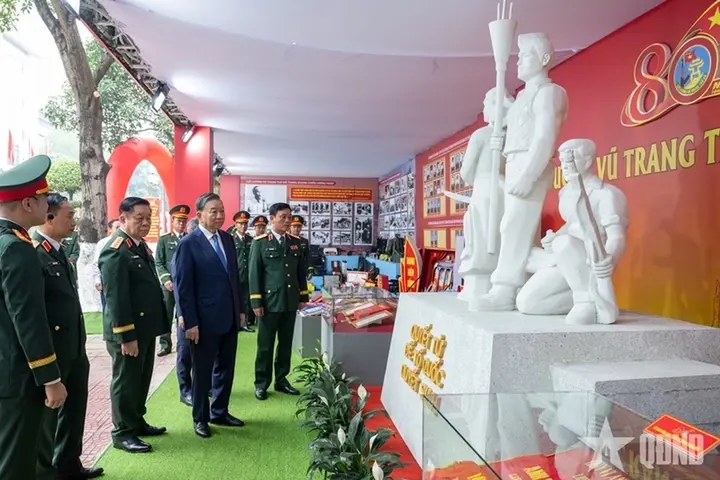 Bộ Tư lệnh Thủ đô Hà Nội đón nhận danh hiệu Anh hùng Lực lượng vũ trang Nhân dân