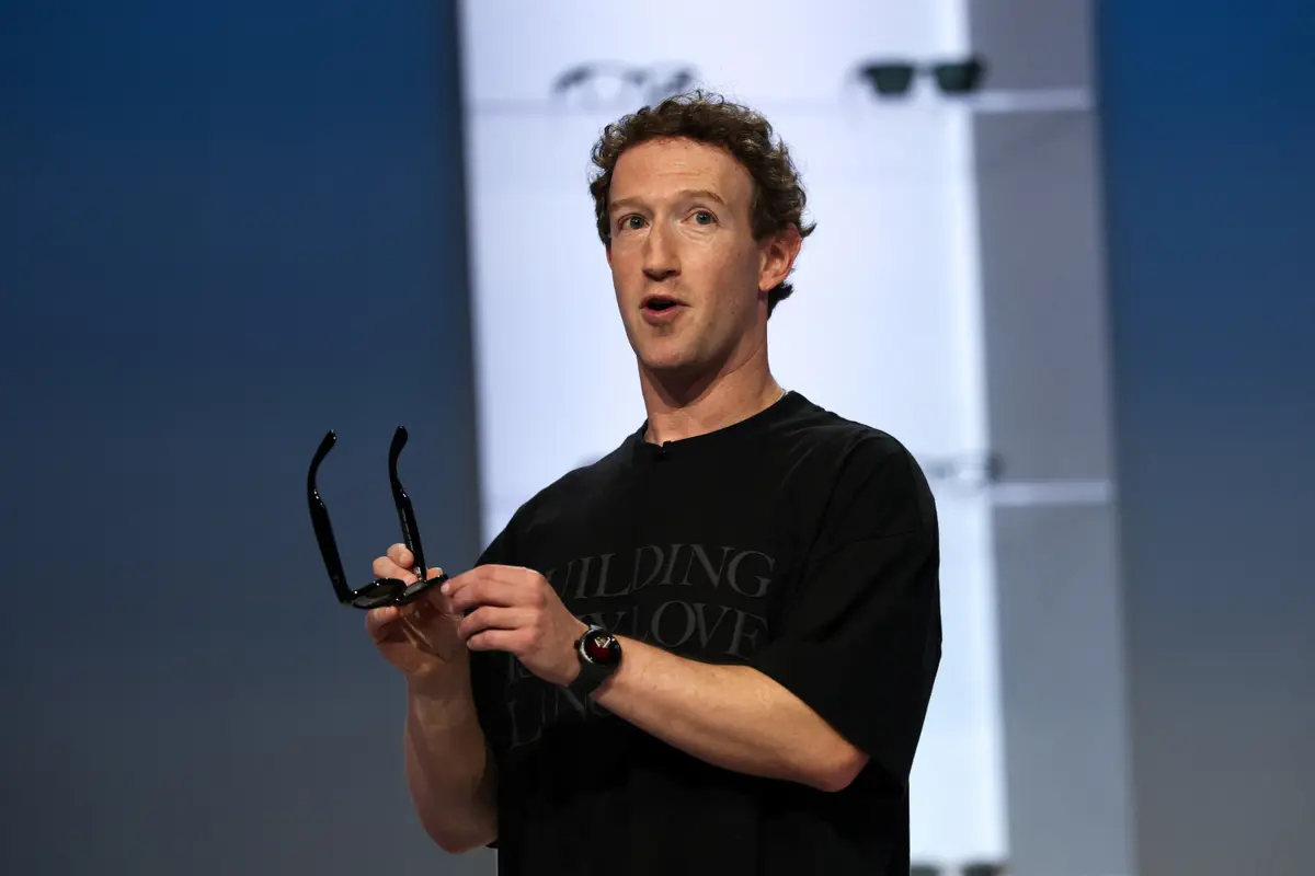 Đồng hồ 'độc lạ' hơn 100.000 USD của Mark Zuckerberg