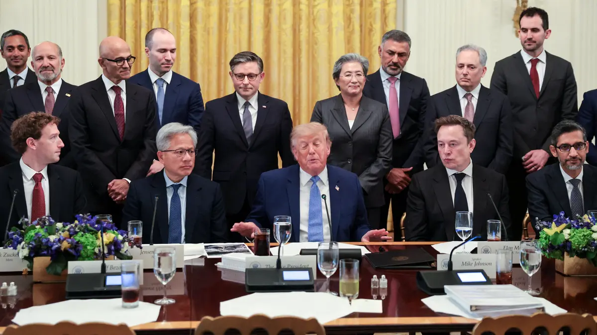 Ông Trump mua cổ phiếu Nvidia trước lễ trao huân chương cho CEO