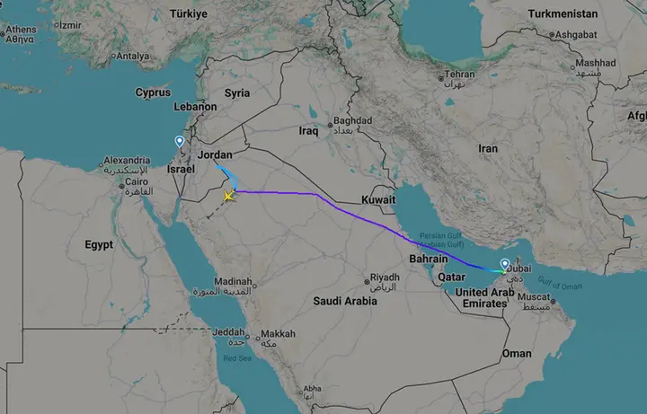 12 phút hỗn loạn đến nghẹt thở trên máy bay Flydubai khiến ông Trump ngỡ ngàng