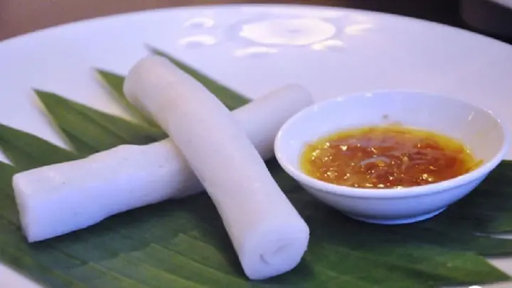 Vì sao gọi là bánh gật gù, bánh khọt?