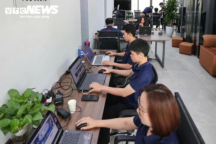 Bên trong xưởng phim AI: Kế toán, kỹ sư sản xuất 130 tập/ngày