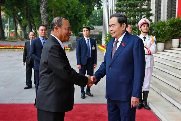 Việt Nam - Lào chia sẻ kinh nghiệm hoàn thiện thể chế phát triển kinh tế
