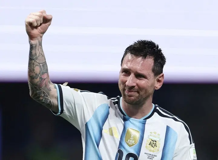 Argentina tôn vinh Messi: Lời chia tay đẹp nhất Maradona từng bỏ lỡ