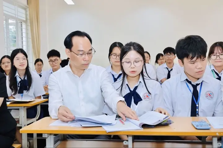 Bộ trưởng Bộ GD&ĐT: Không ai xuống Hạ Long học để về Hà Nội làm việc
