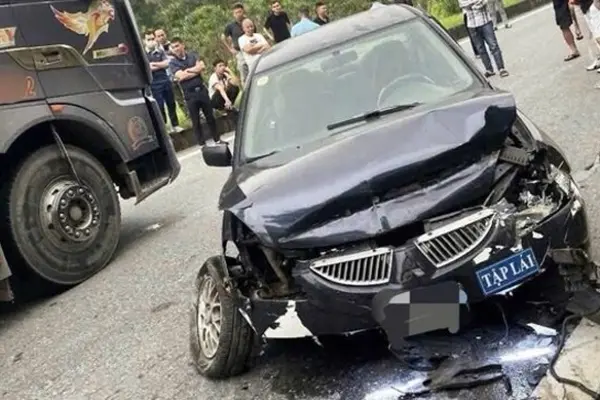 Nỗi kinh hoàng của cánh tài xế: Xe tập lái đột ngột chuyển làn trên cao tốc
