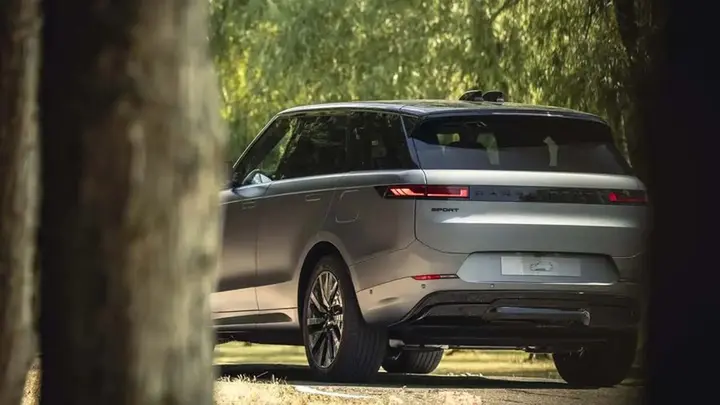Range Rover Sport Electric: SUV điện công suất 542 mã lực, chạy 609 km/lần sạc