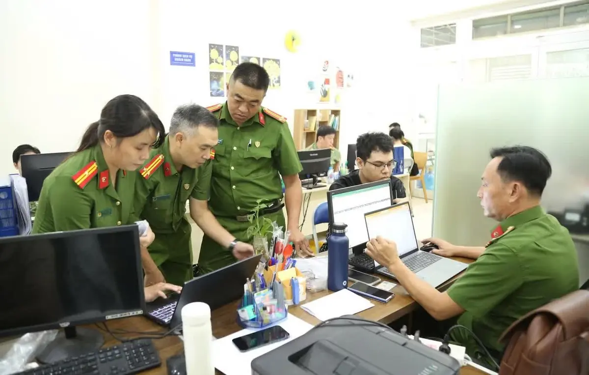 Hơn 250 cảnh sát đồng loạt khám xét 5 doanh nghiệp quan trắc môi trường ở TP.HCM