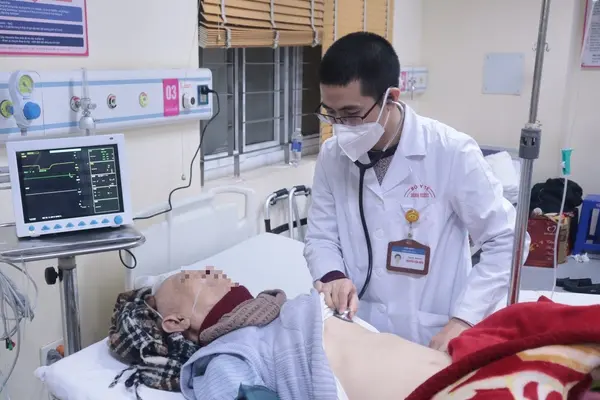 Cử tri phản ánh thủ tục chuyển tuyến mất thời gian, bất tiện: Bộ Y tế nói gì?