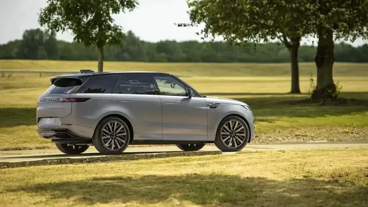 Range Rover Sport Electric: SUV điện công suất 542 mã lực, chạy 609 km/lần sạc